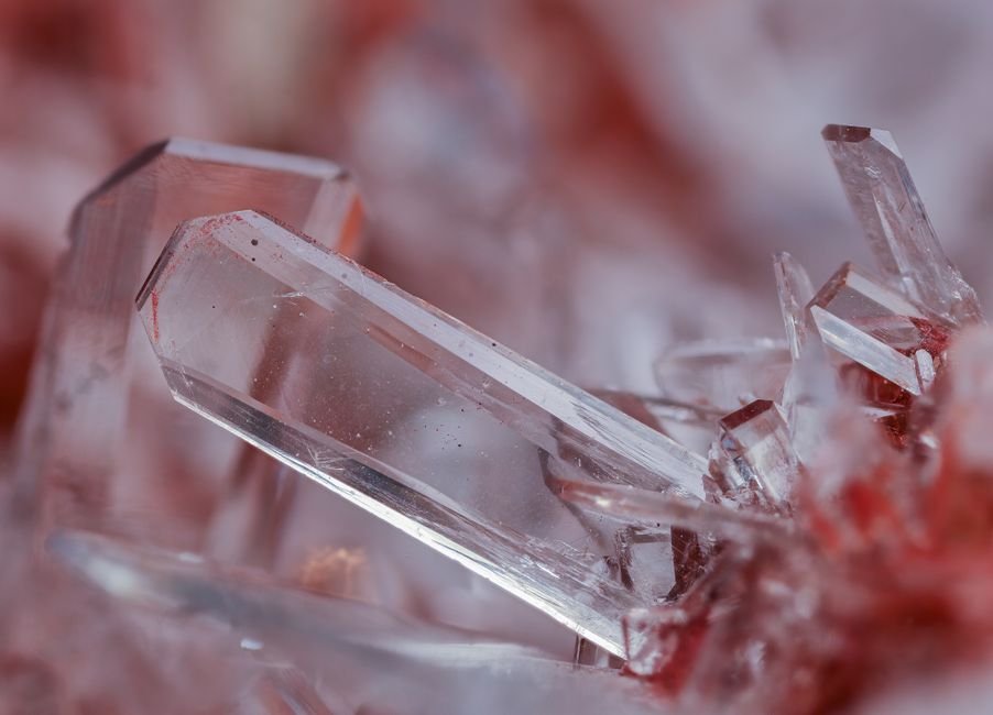does a cracked crystal still work — quartz crystal points with visible internal cracks and fracture lines