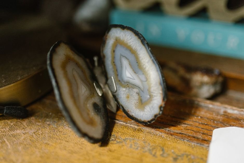 what does it mean when a crystal splits in half — matched agate geode halves opened to show identical split faces
